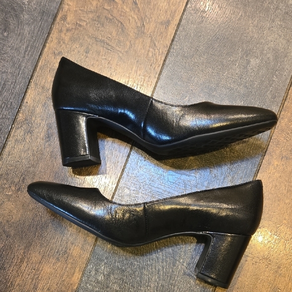 Aerosole Leather Pumps - Picture 7 of 8